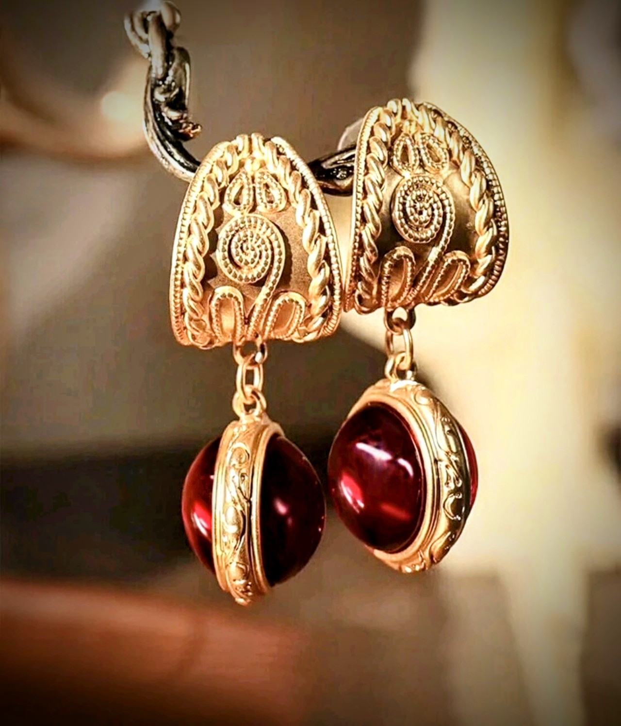 Масивни златни дамски обеци модел Клеопатра!