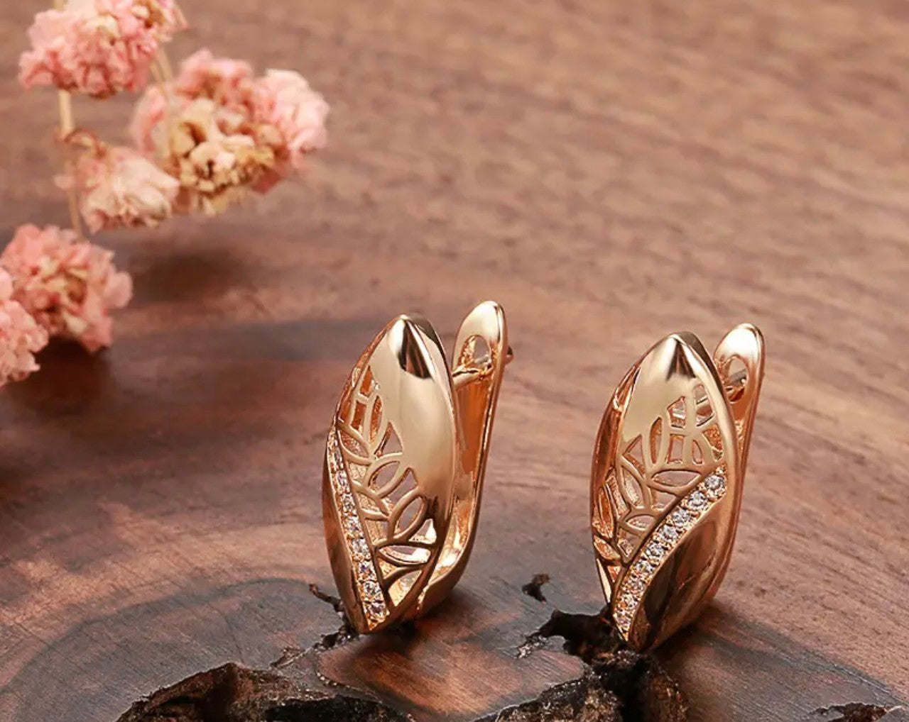 Златни дамски обеци бадем