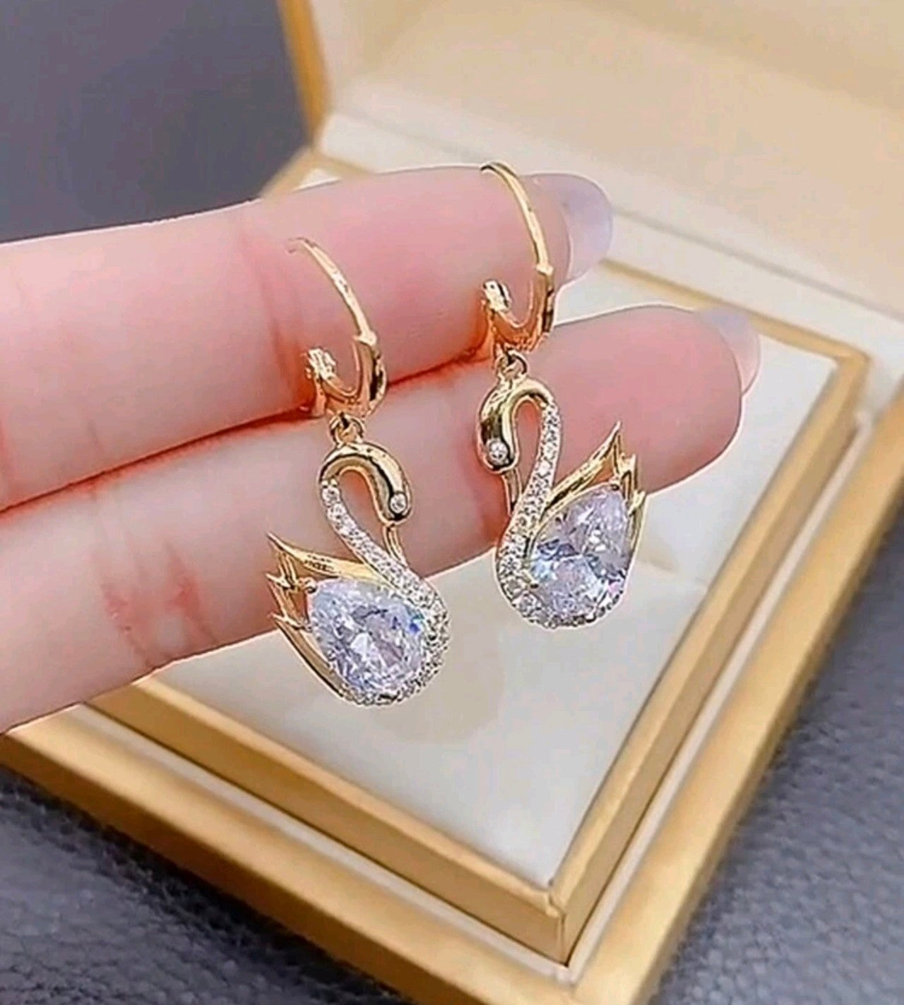 Златни дамски обеци лебеди. Обява номер 4