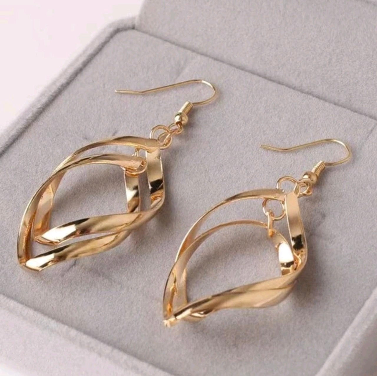 Златни дамски обеци от медицинско злато. Обява номер 21