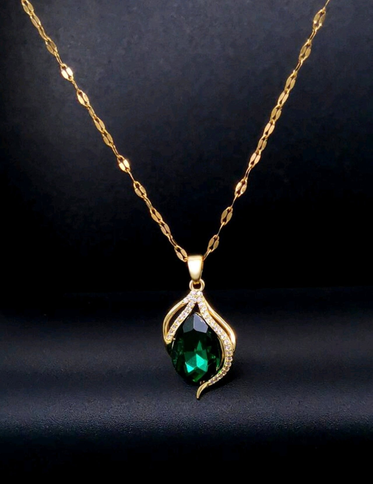 Златно дамско колие смарагдова капка. Обява номер 34