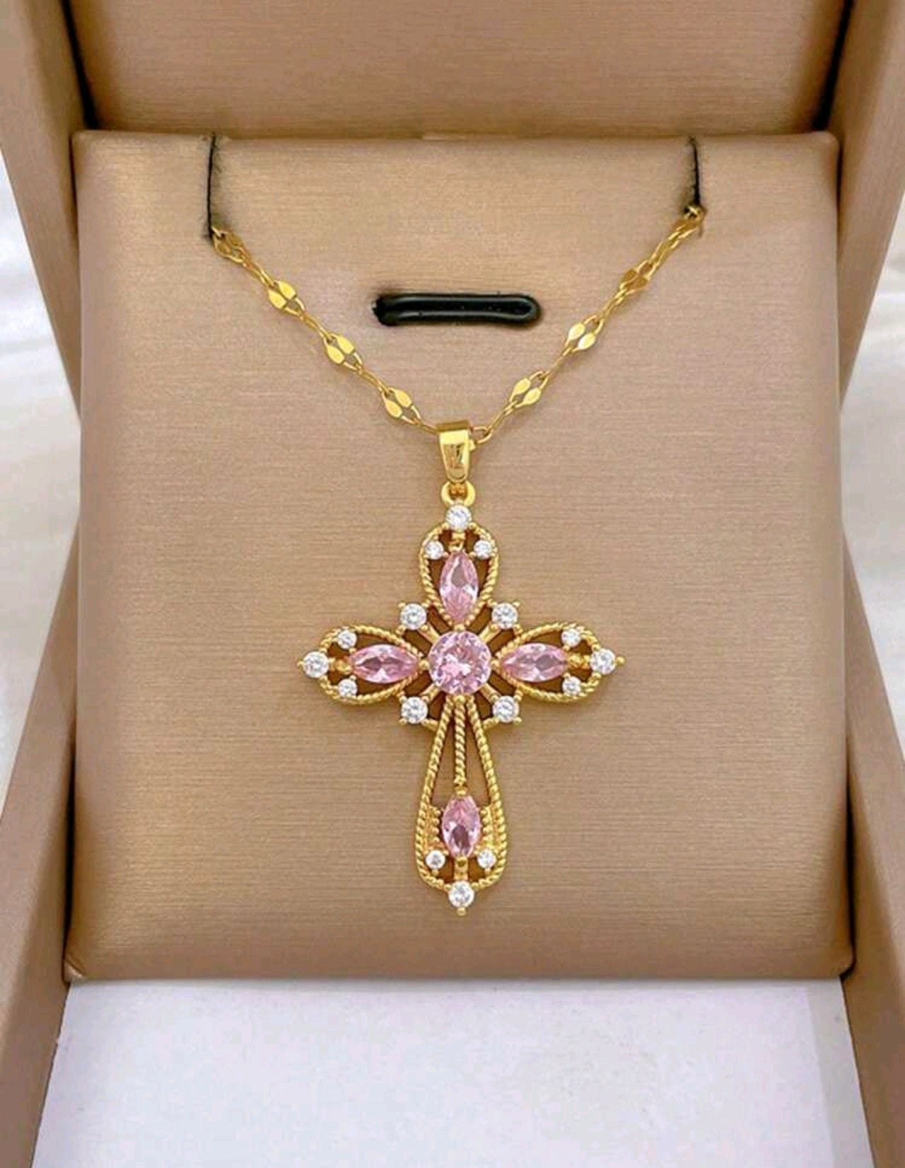 Златно ланче с кръстче и розови цирконии. Обява номер 45