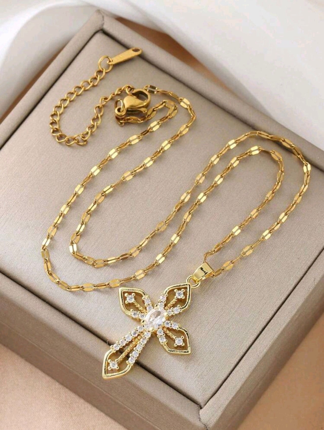 Златно ланче с кръстче обява номер 44