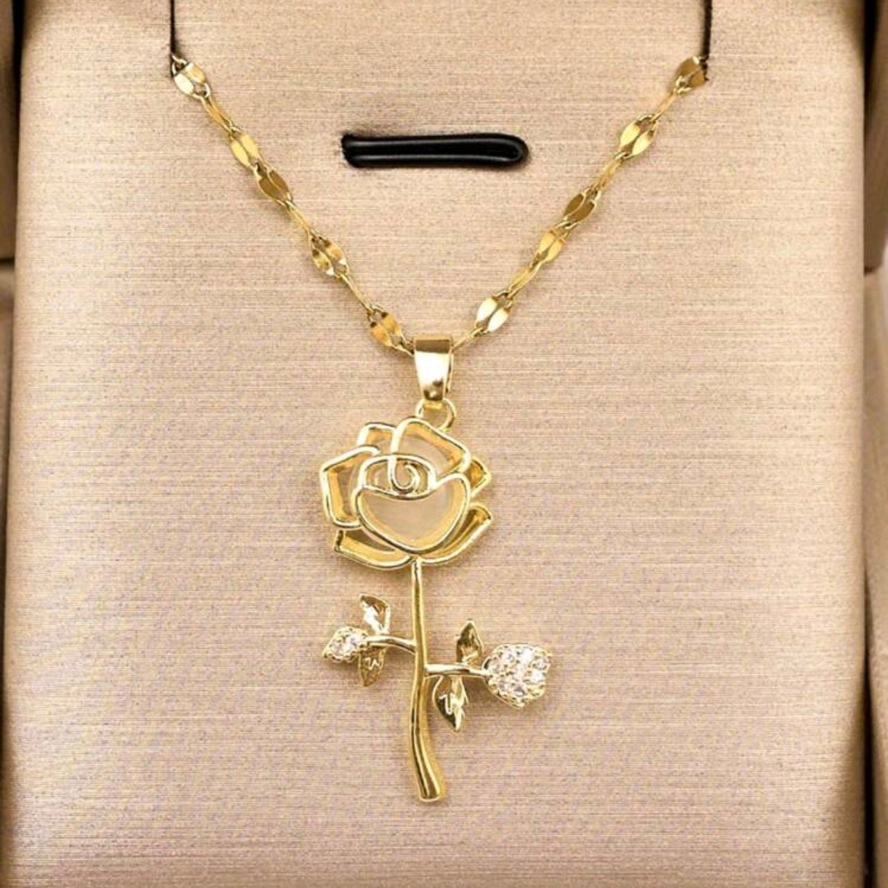 Златно дамско  колие роза  Обява номер 60