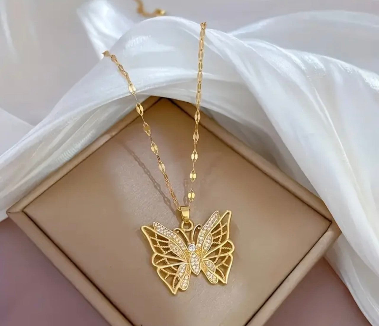 Златно дмако колие пеперуда. Обява номер 91