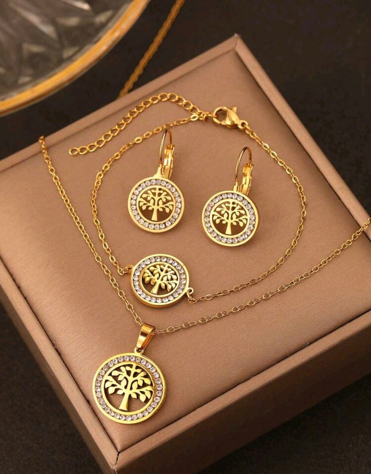 Златен дамски комплект дърво на живота. Обеци гривна и колие
