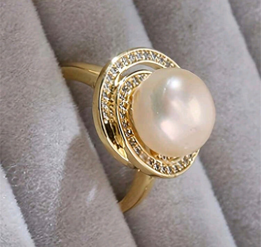 Златен перлен дамски пръстен. Обява номер 70.