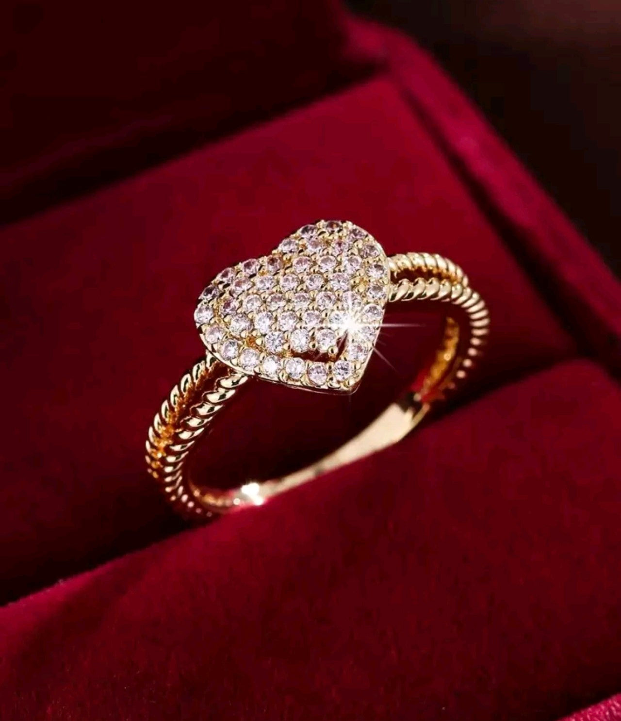 Златен дамски пръстен сърце. Обява номер 71