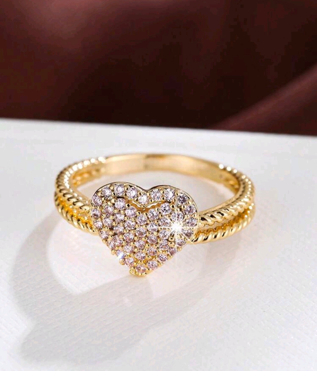 Златен дамски пръстен сърце. Обява номер 71