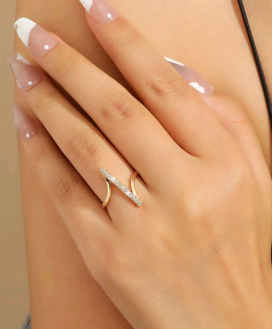 Златен дамски пръстен с регулируем размер. Обява номер 91