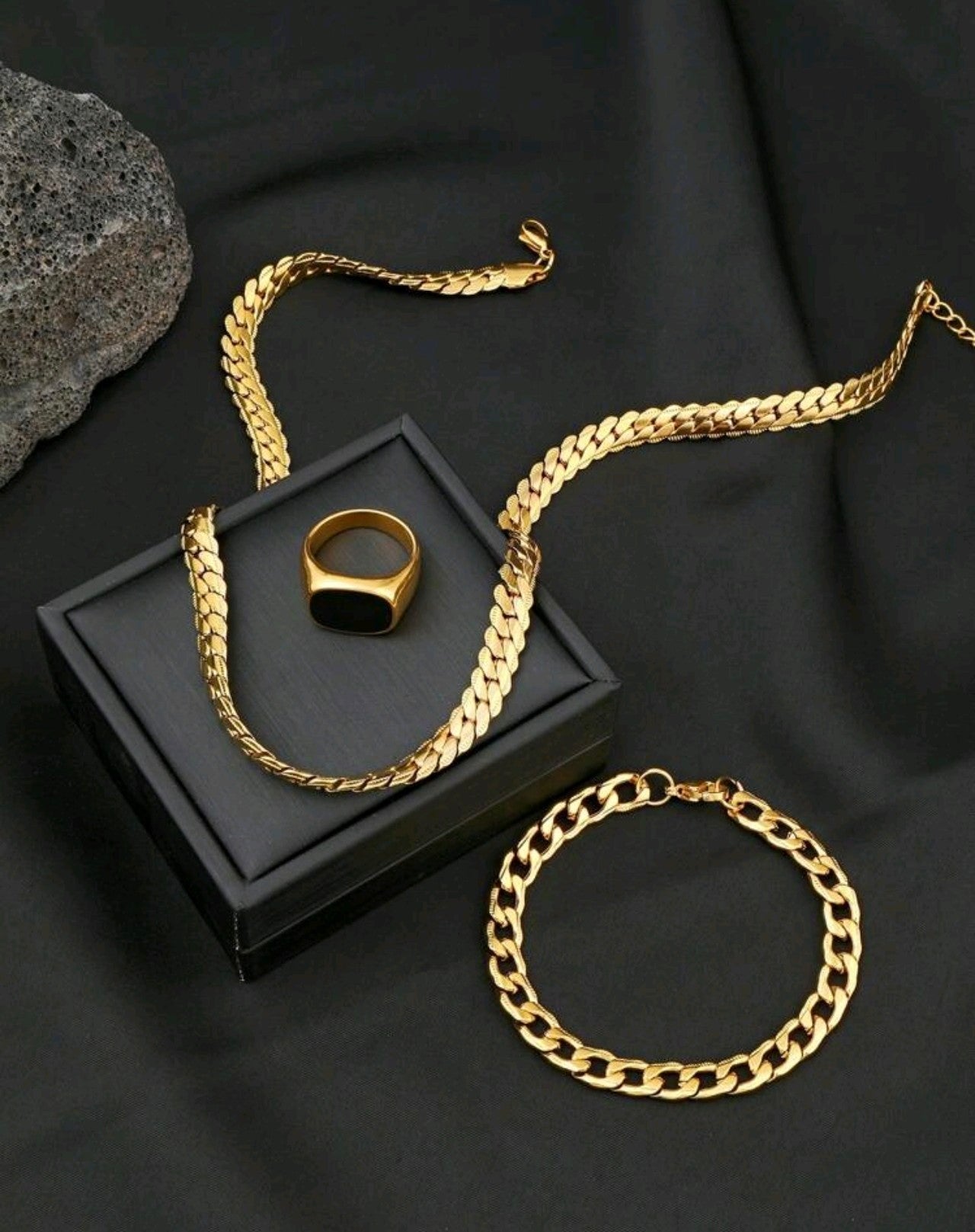 Златен комплект пръстен гривна и ланец от медицинско злато. Обява номер 101