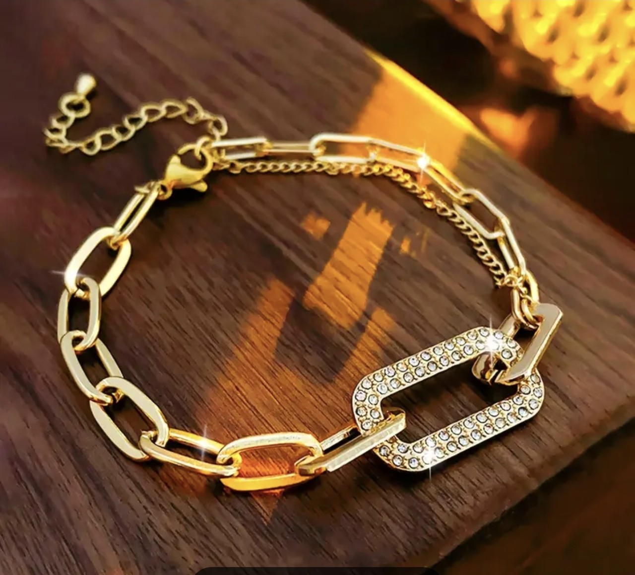 Златна дамска гривна тип колан Катарама. Обява номер 18