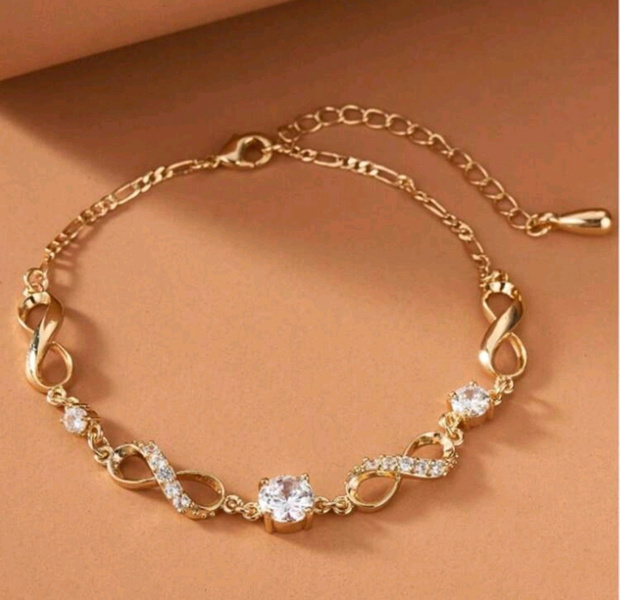 Златна дамска гривна безкрайност. 11.3 грама. Обява номер 200