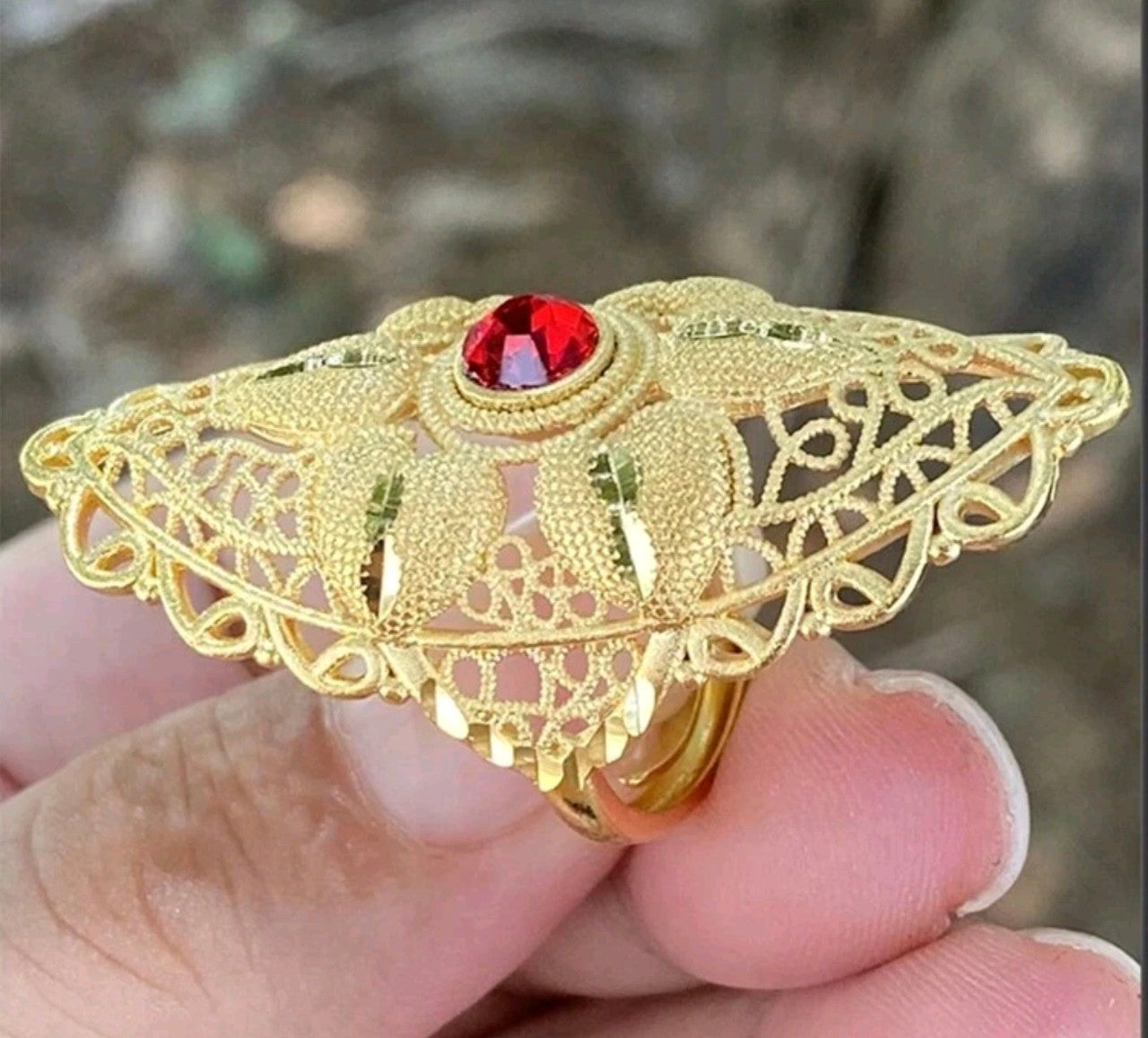 Масивен златен дамски пръстен за цял пръст