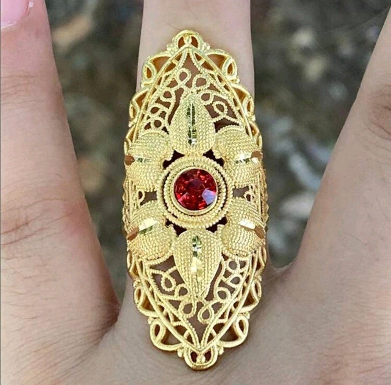 Масивен златен дамски пръстен за цял пръст