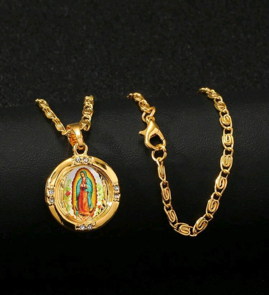 Златно ланче с висулка Дева Мария (цветна)