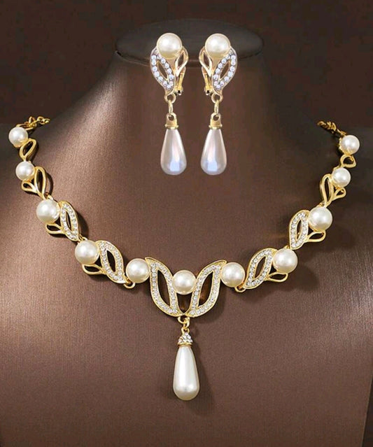 Златен дамски комплект колие+ обеци. Обява номер 89