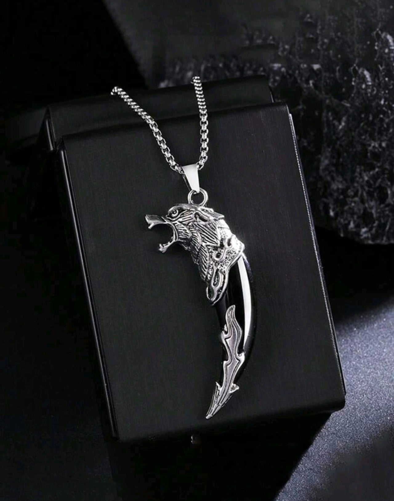 Стоманен ланец с висулка зъб