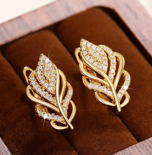 Златни дамски обеци перо