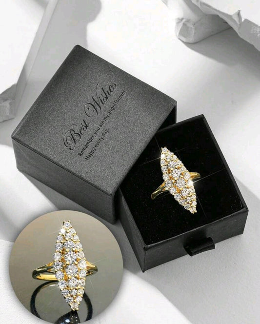 Златен дамски пръстен с луксозна подаръчна кутийка