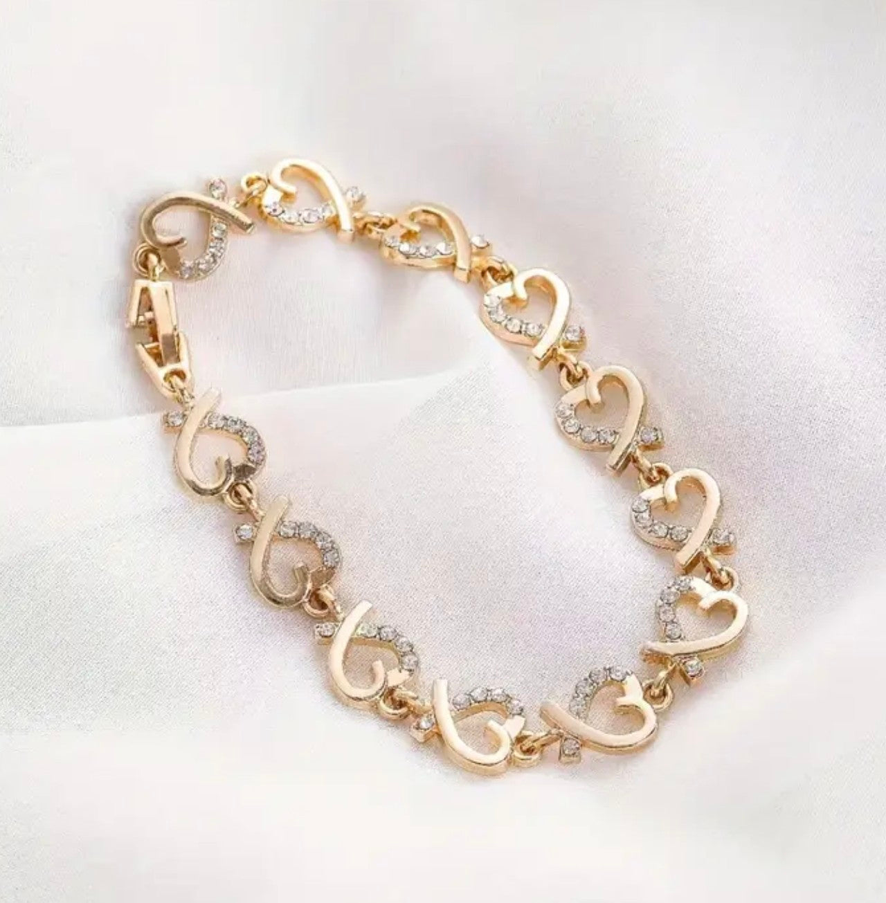 Златна дамска гривна Златно сърце . Обява номер 34