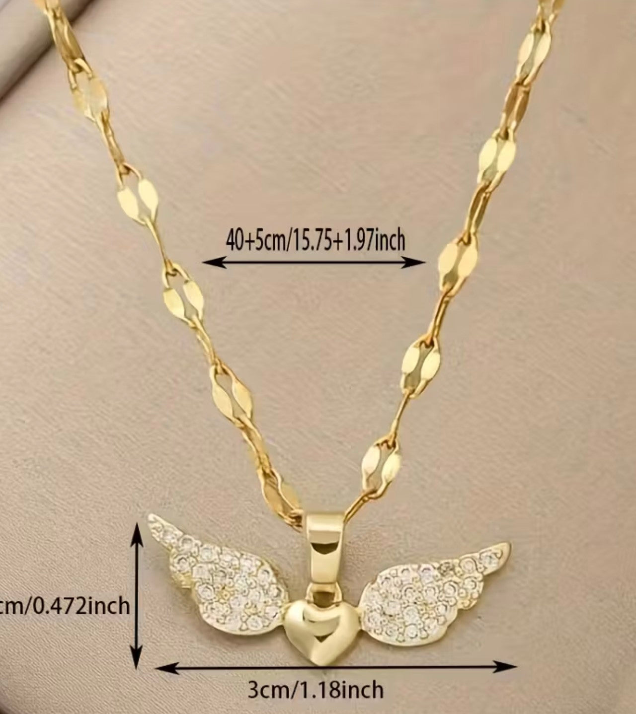 Златно дамско колие сърчице с крила обява номер 78