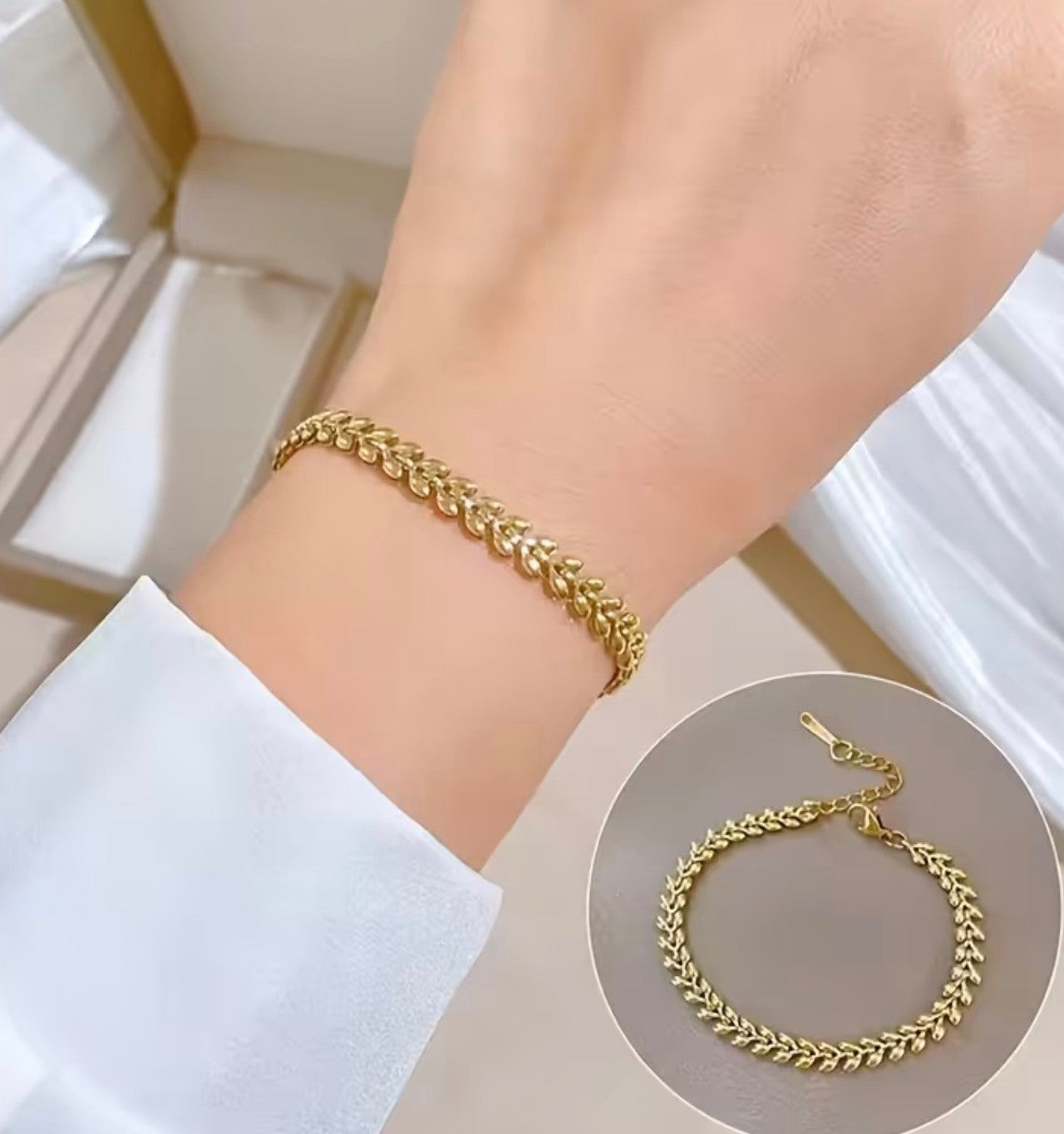 Нежна златна дамска гривна рибен кос. Обява номер 62