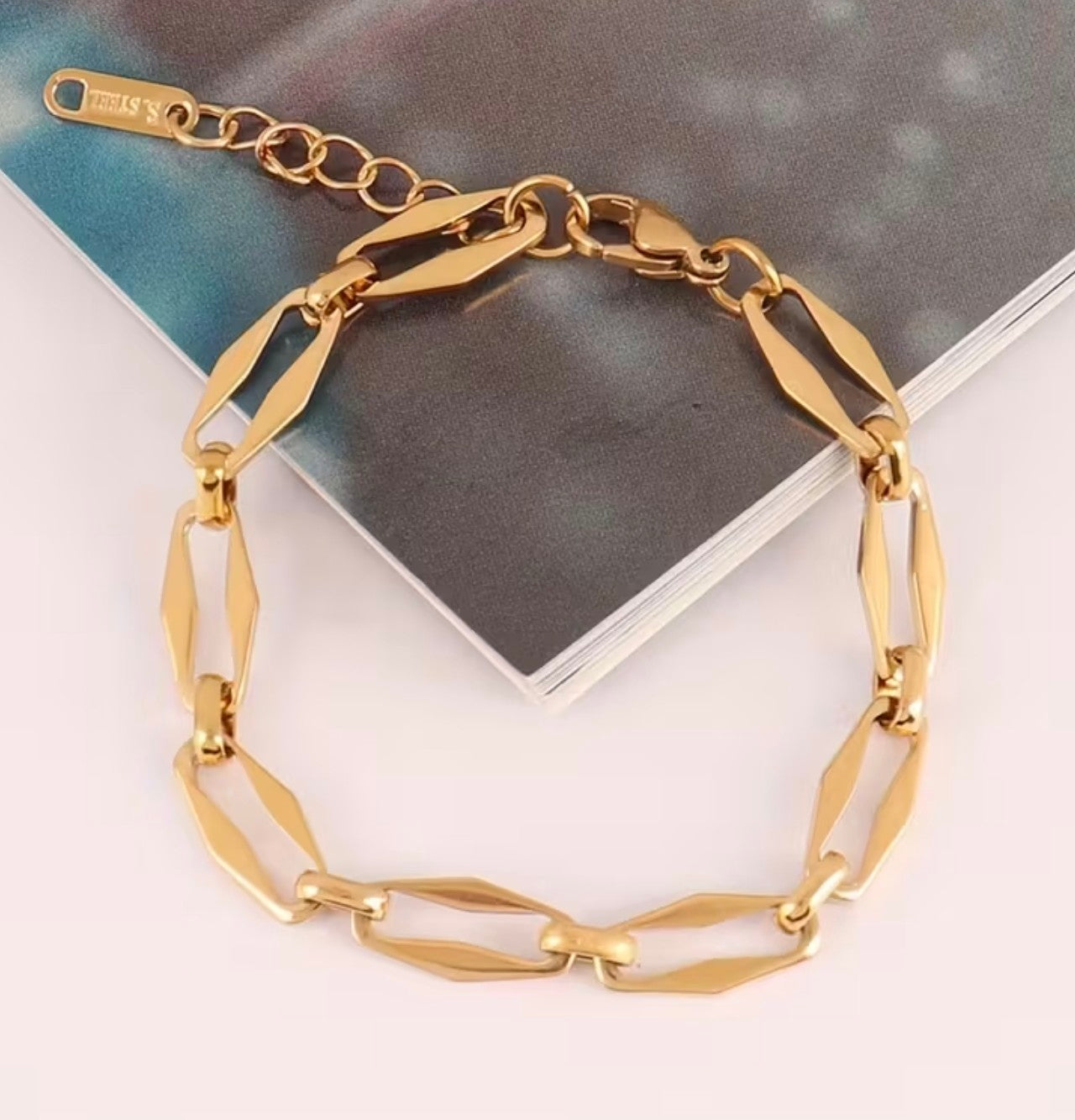 Златна дамска гривна Обява номер 73