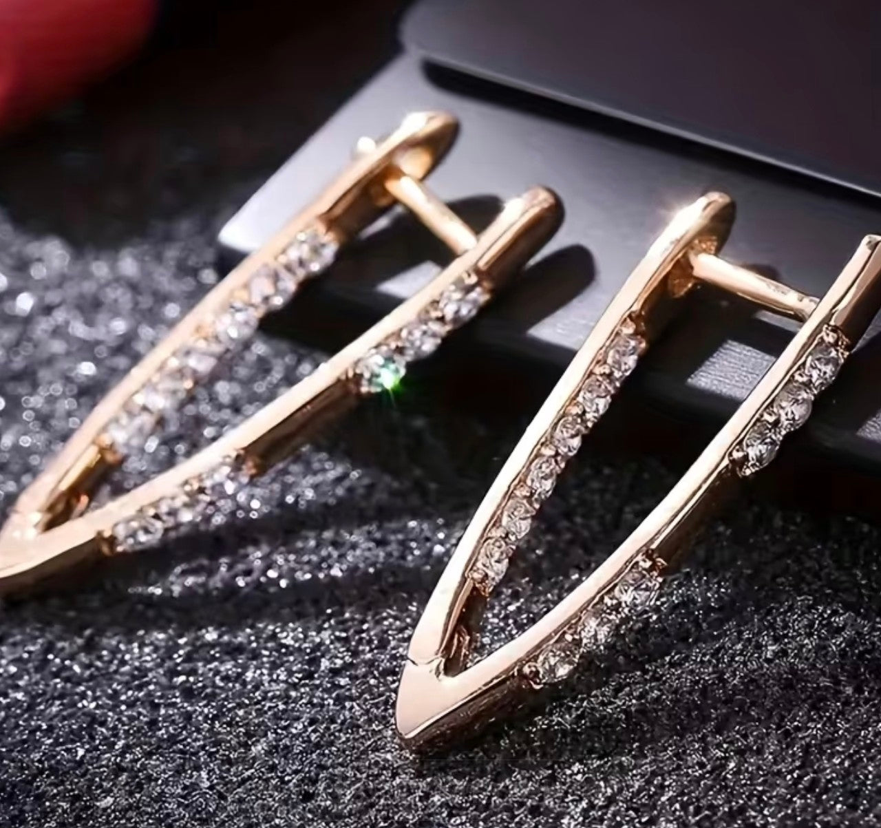 Златни дамски обеци модел фиба