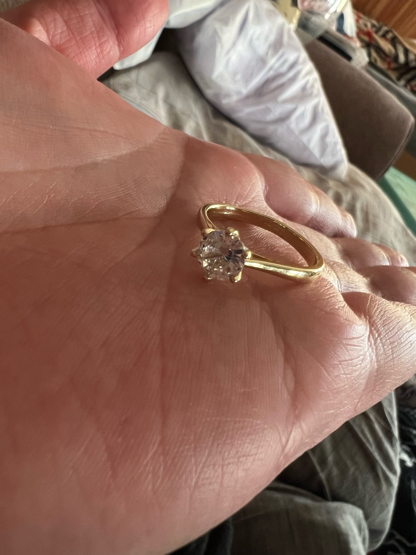 Дамски годежен пръстен от медицинско злато