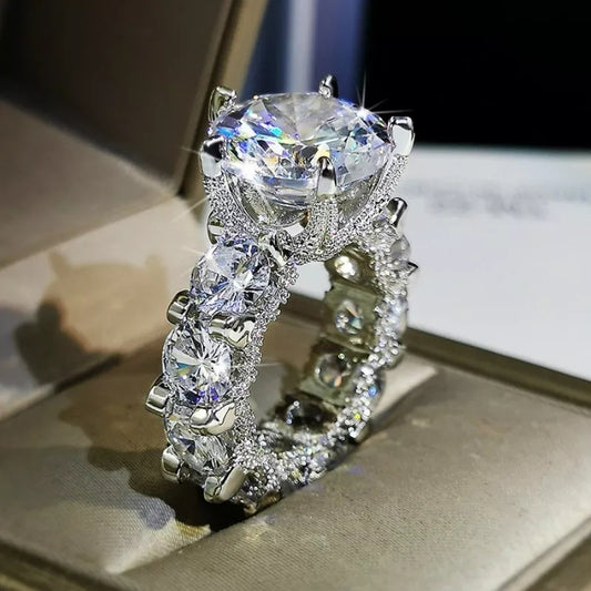 Диамантен вечерен дамски пръстен с 24 вградени цирконии ! 6 CRT централен камък