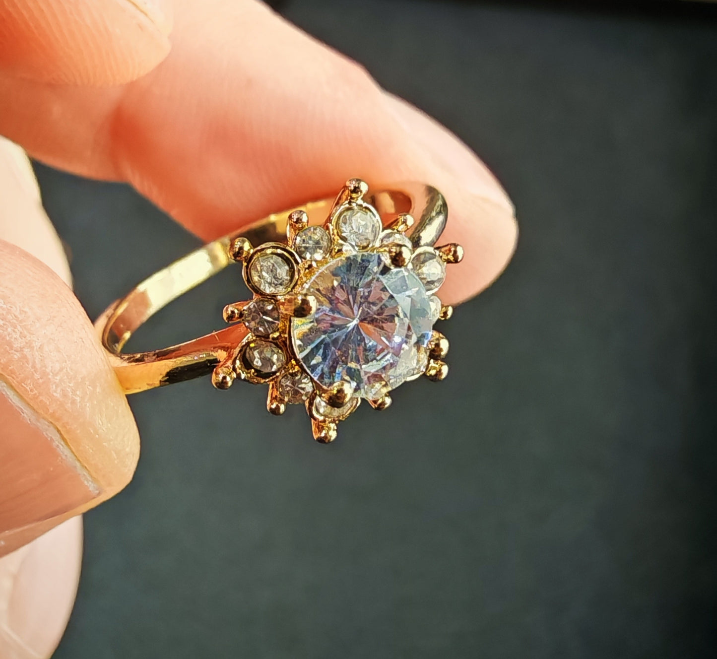 Златен дамски пръстен звезда