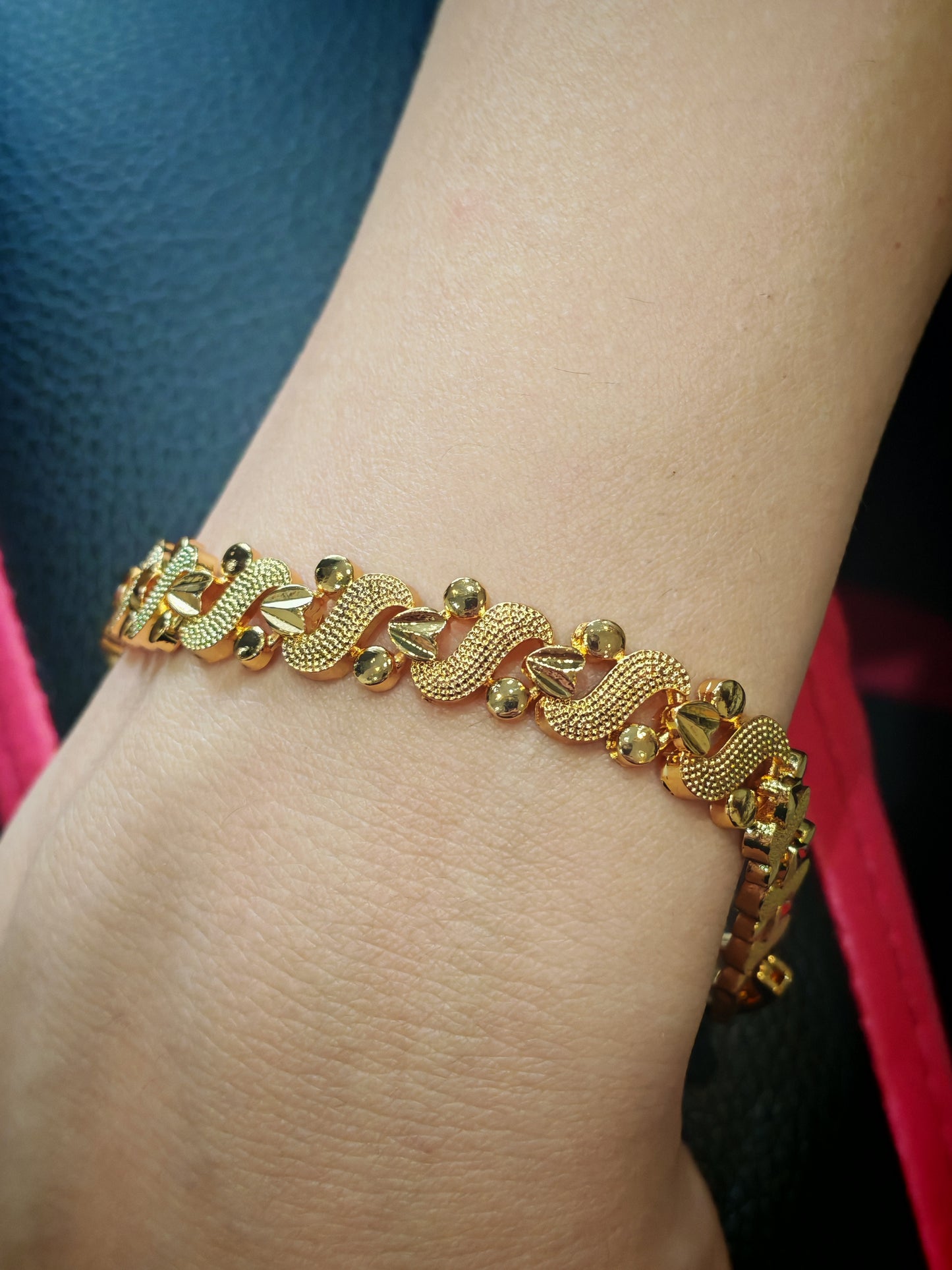 Златна дамска гривна Италия. Промо цена за черния петък !