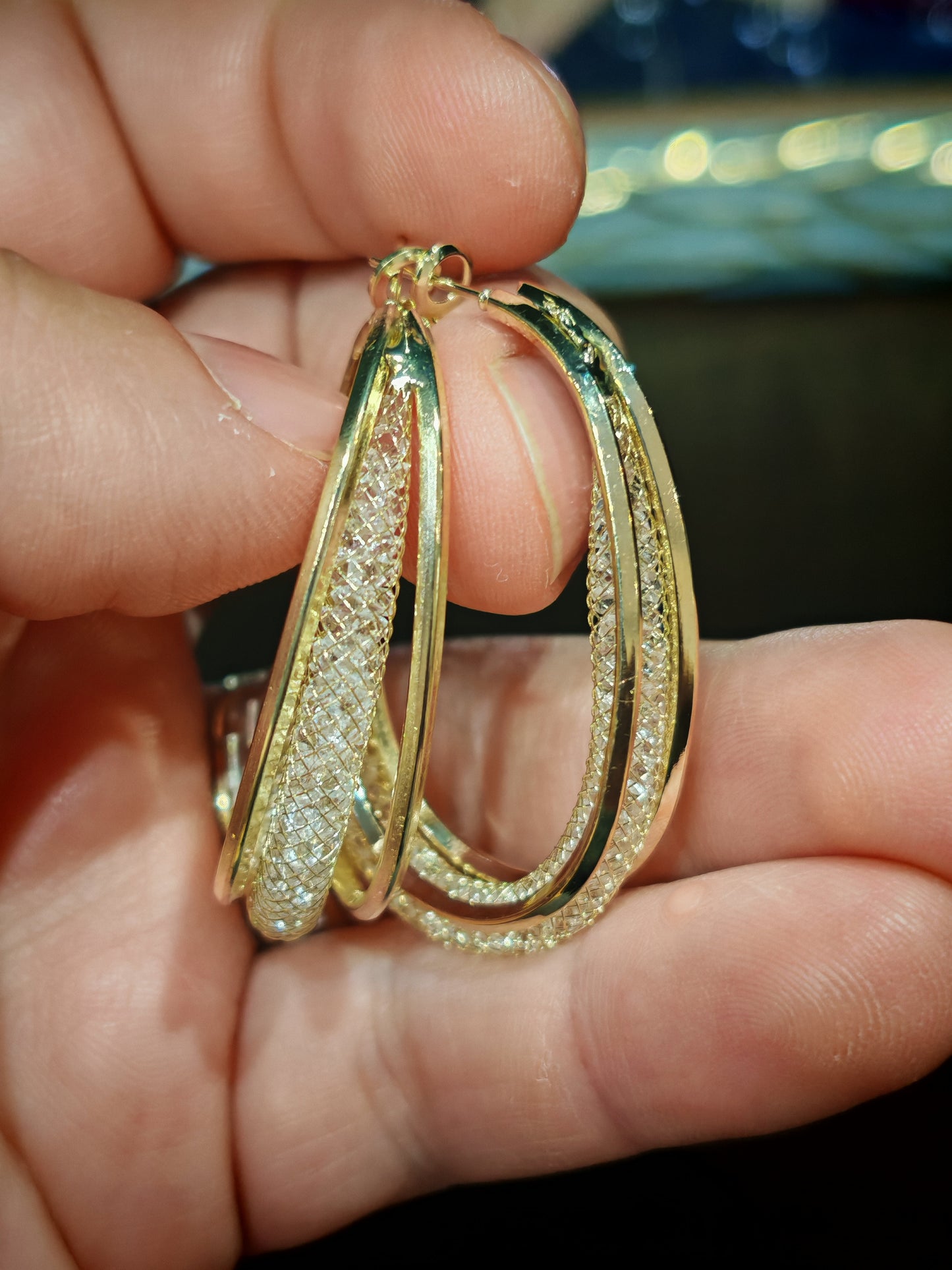 Елегантни обеци халки от медицинско злато с диамантен ефект – „Златна магия“