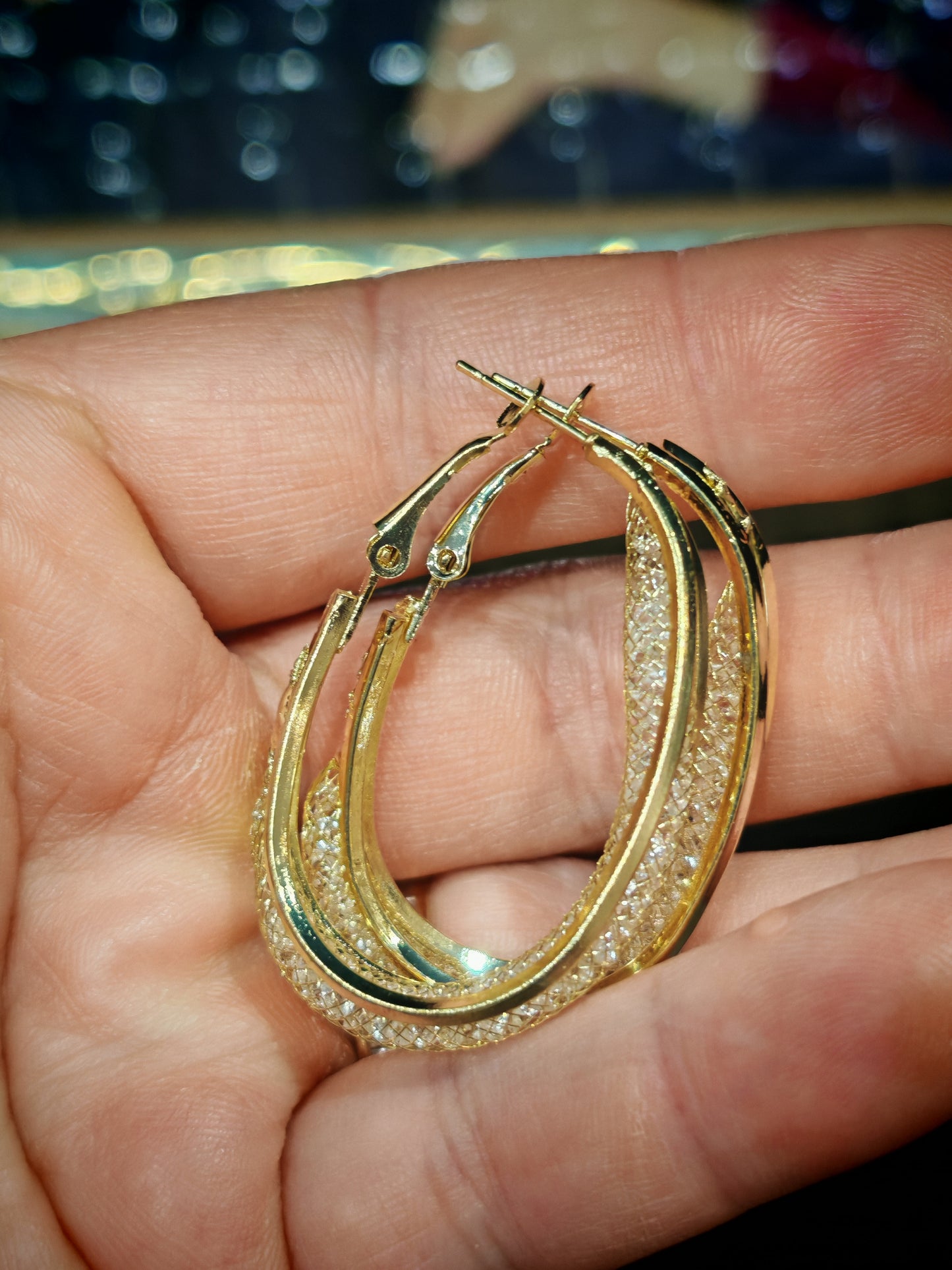 Елегантни обеци халки от медицинско злато с диамантен ефект – „Златна магия“