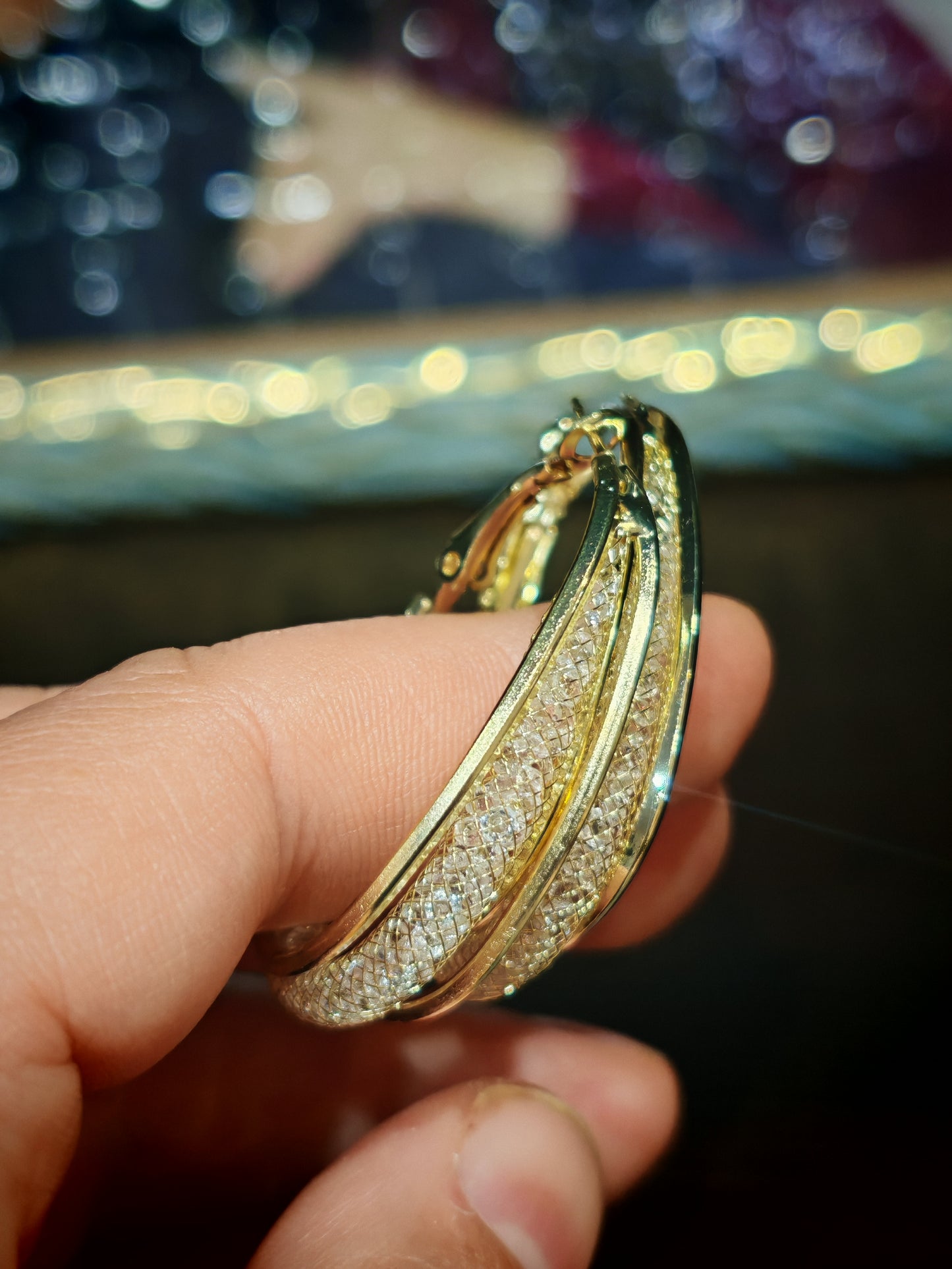 Елегантни обеци халки от медицинско злато с диамантен ефект – „Златна магия“