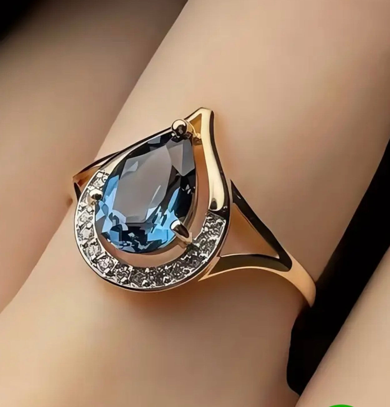 Златен дамски пръстен синя капка