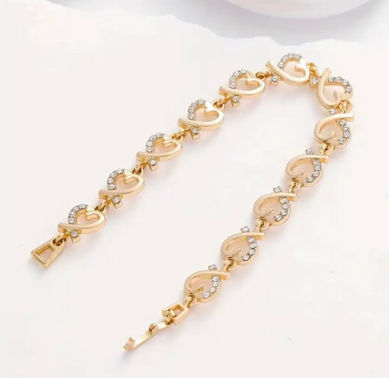 Златна дамска гривна Златно сърце . Обява номер 34