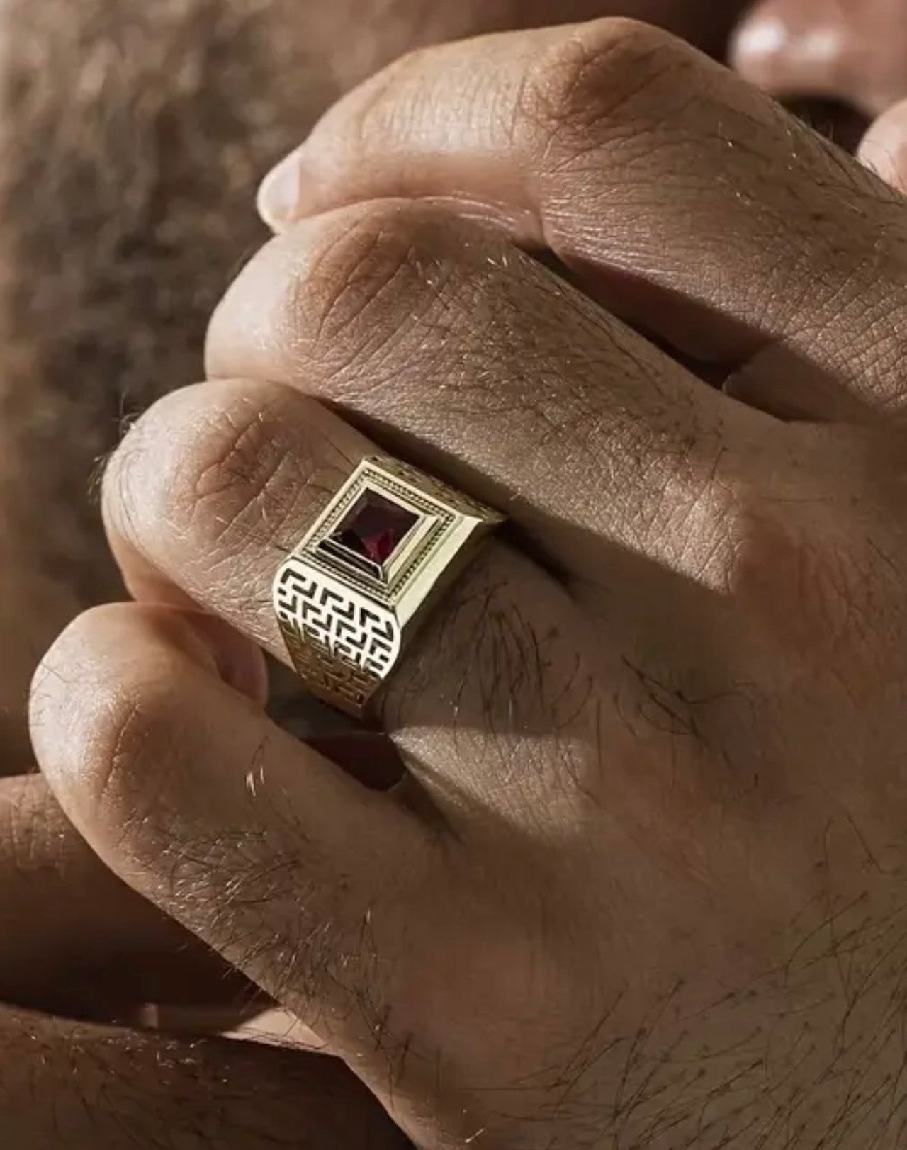 Златен мъжки пръстен с черен рубин. Обява номер 50