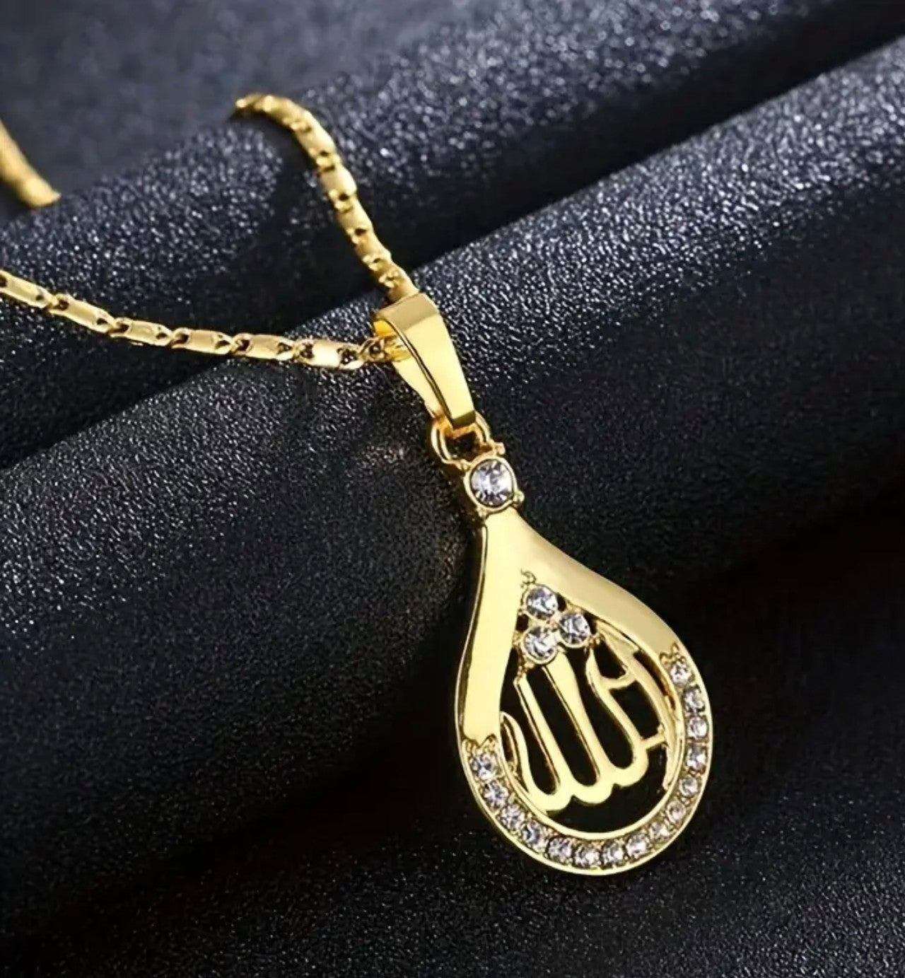 Медальон с верижка "Аллах"