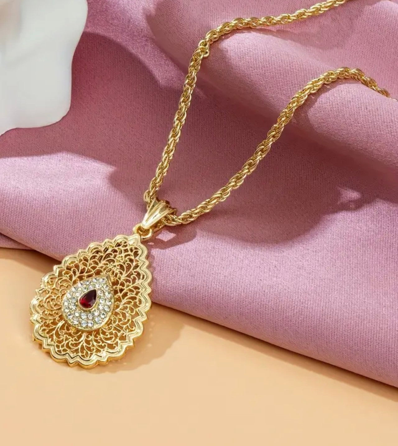 Луксозен медальон "Кралска сълза"