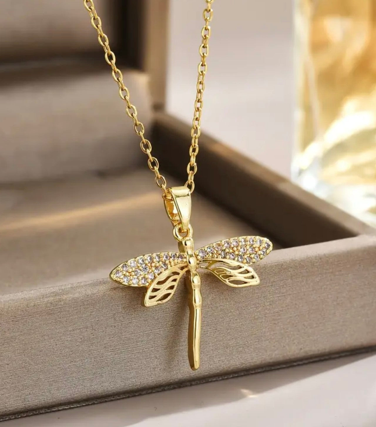 Златно дамско колие водно конче