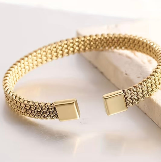 Масивна златна твърда гривна Обява номер 68