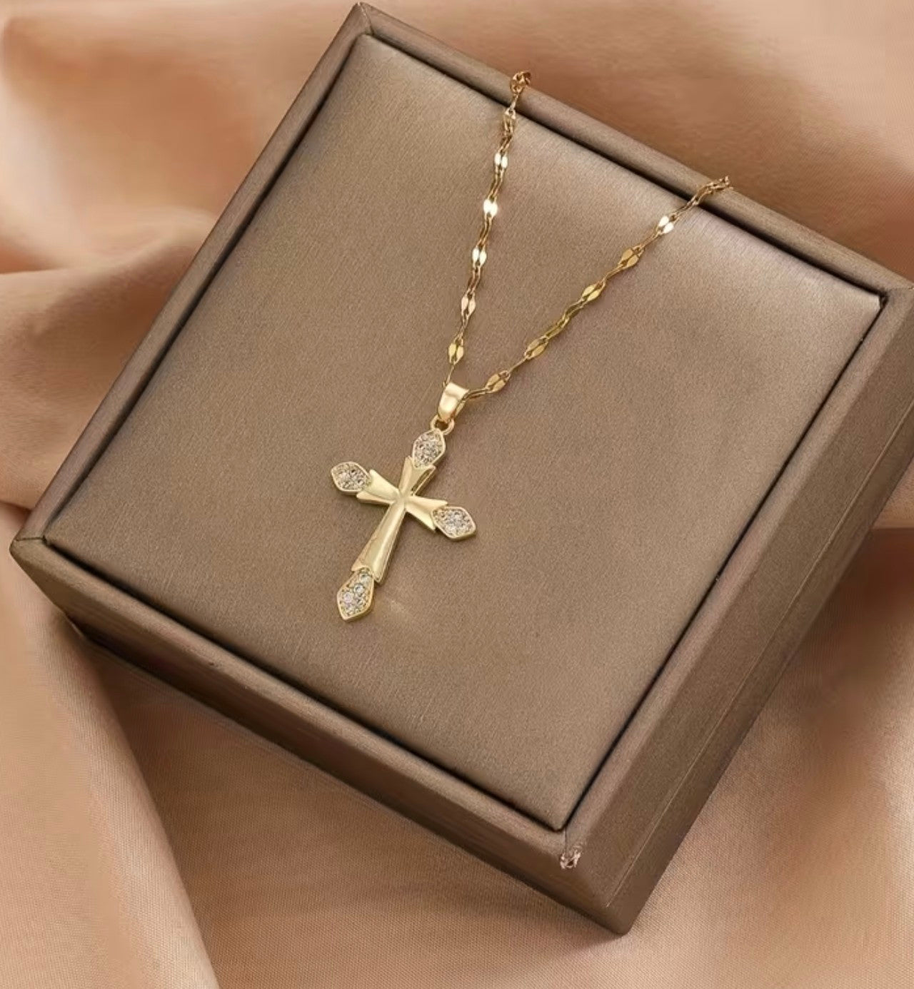 Златно ланче с висулка кръстче обява номер 150