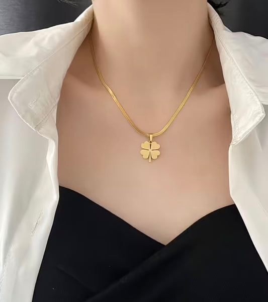 Златно дамско колие детелина втори модел