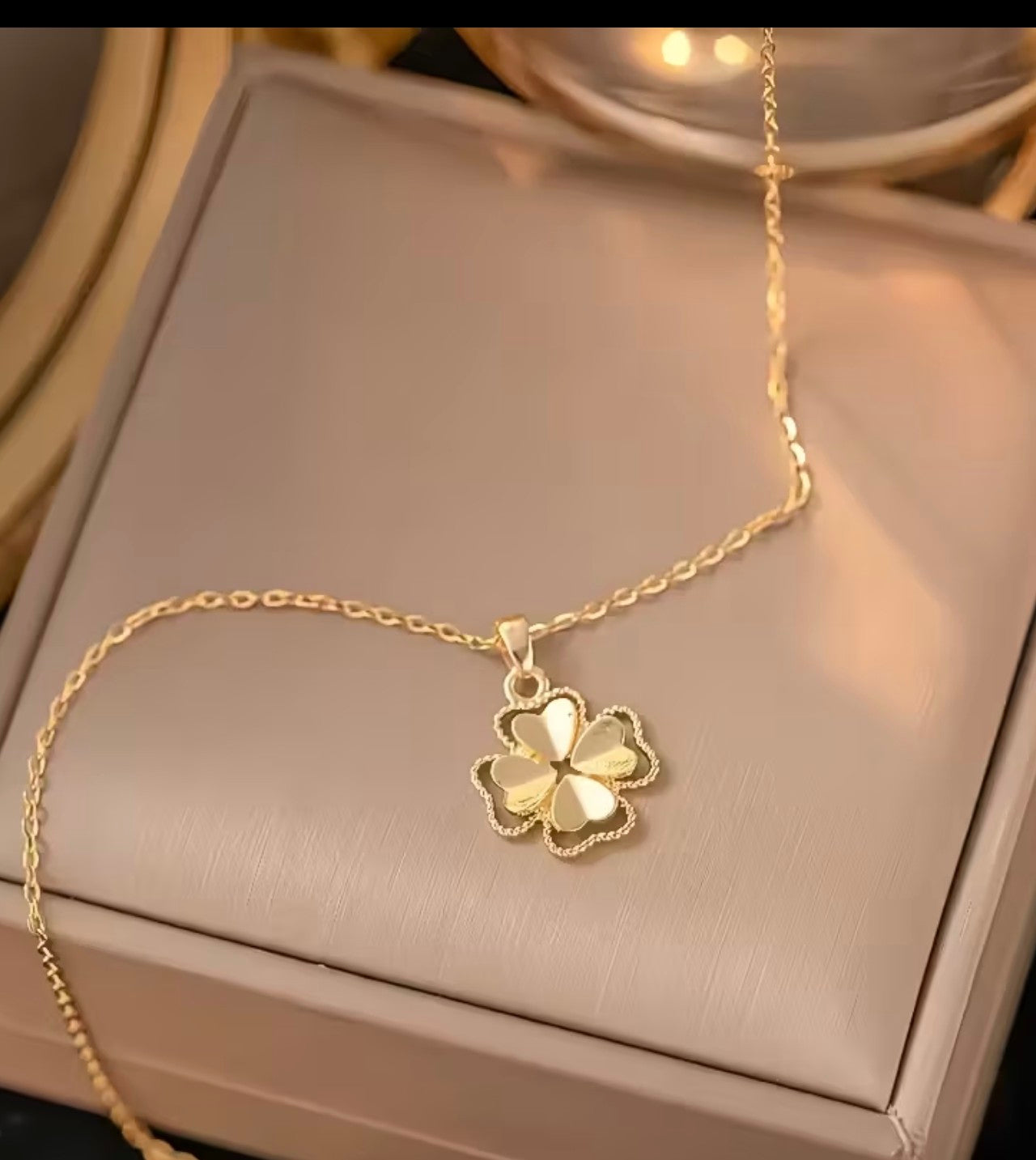 Златно дамско колие детелинка първи модел