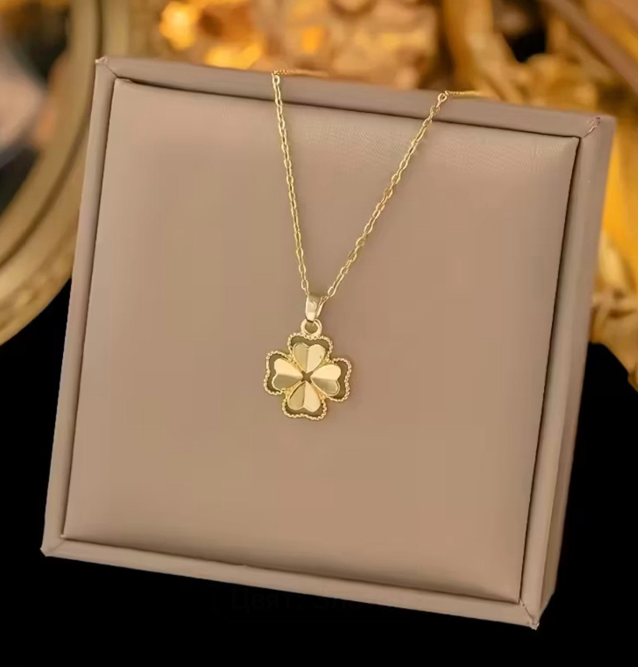 Златно дамско колие детелинка първи модел