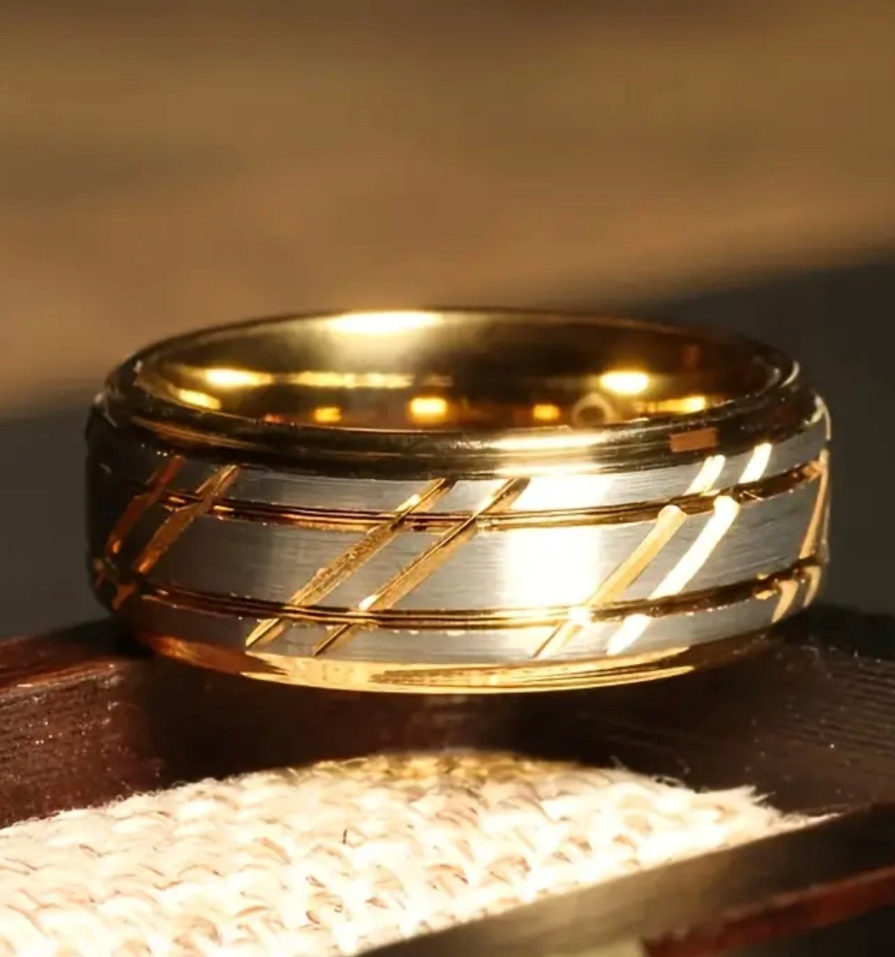 Златна халка бяло и жълто медицинско злато обява номер 106