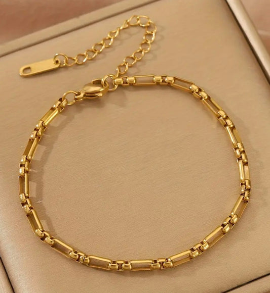 Златна дамска гривна изработена от медицинско злато обява номер 206