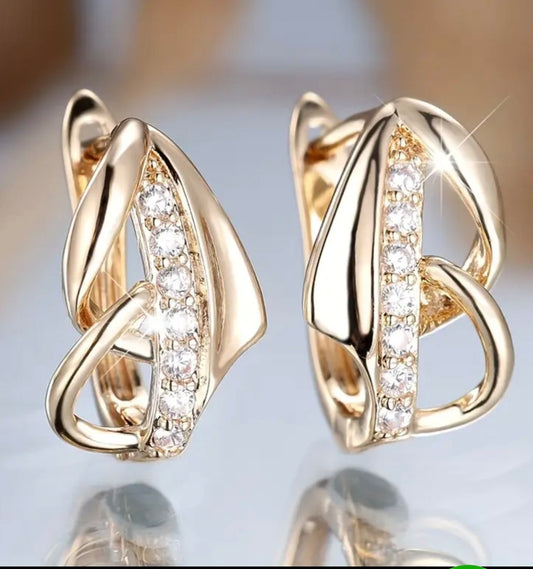 Златни дамски обеци модел кристална прегръдка обява номер 211